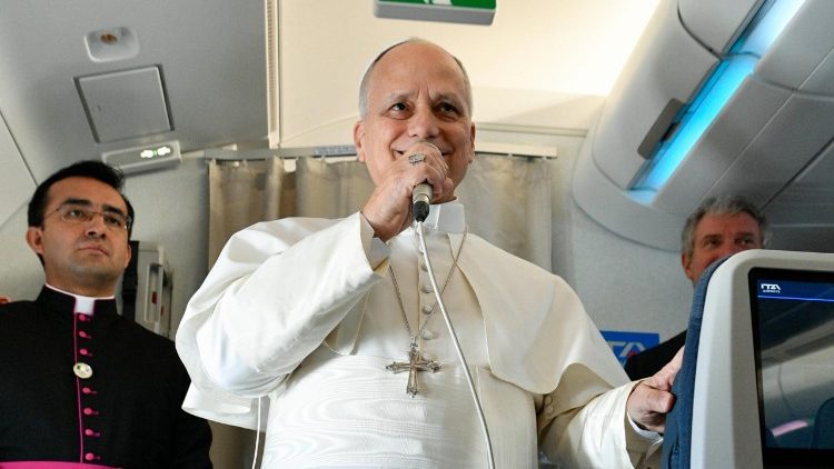 Papa Leona in areo verso Algeri